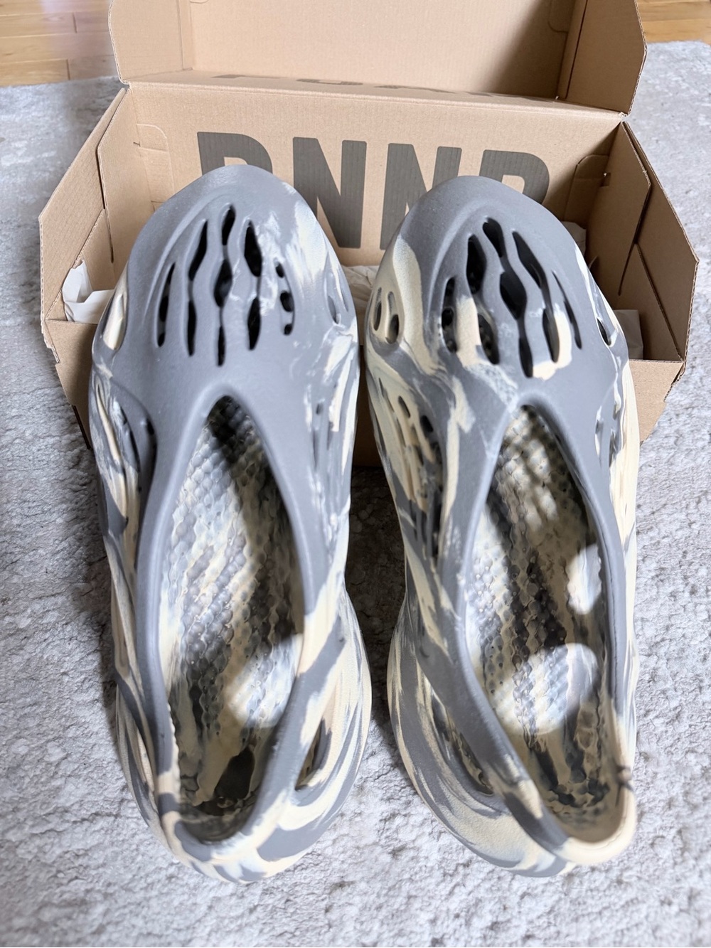 Adidas Yeezy Foam Runner MXT Moon Grey - Men’s Size 8 - Original Box - Picture 3 of 9